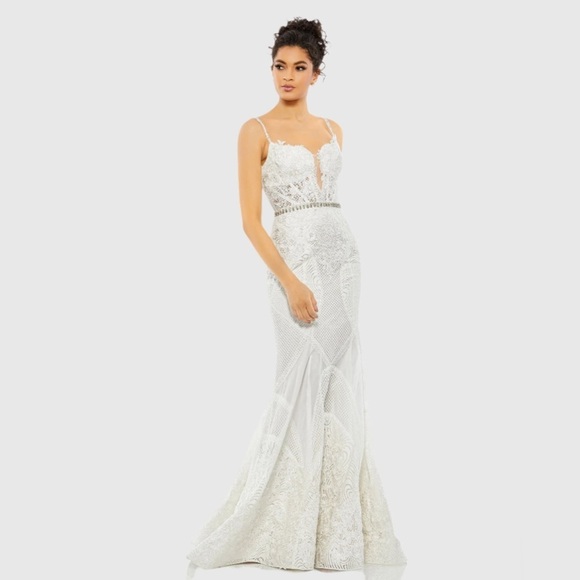 MAC DUGGAL 79082 Embroidered Sleeveless Plunge Neck Trumpet Gown